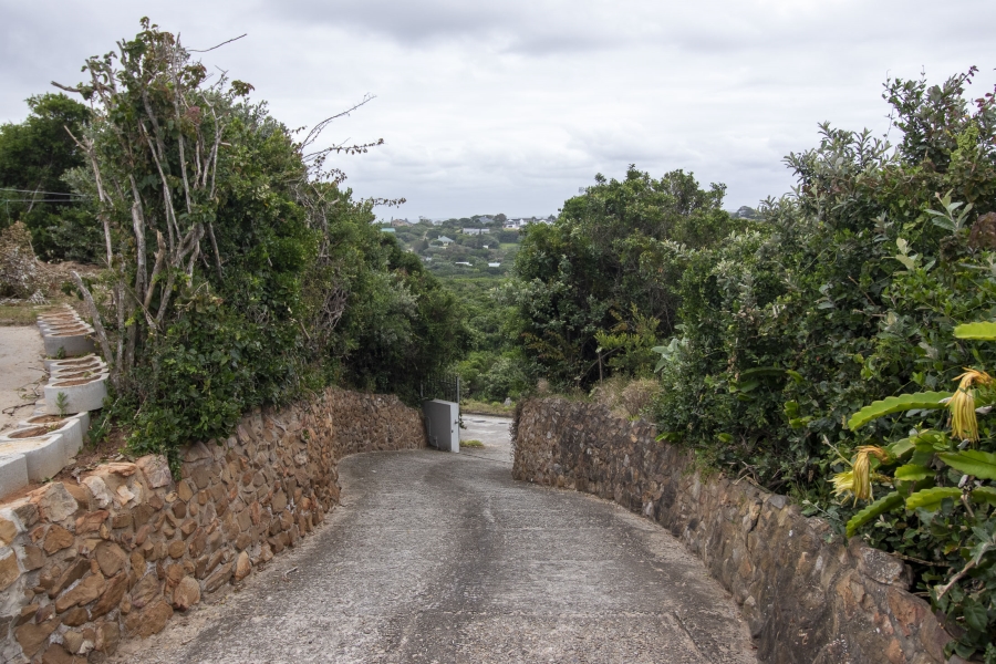 6 Bedroom Property for Sale in West Beach Eastern Cape